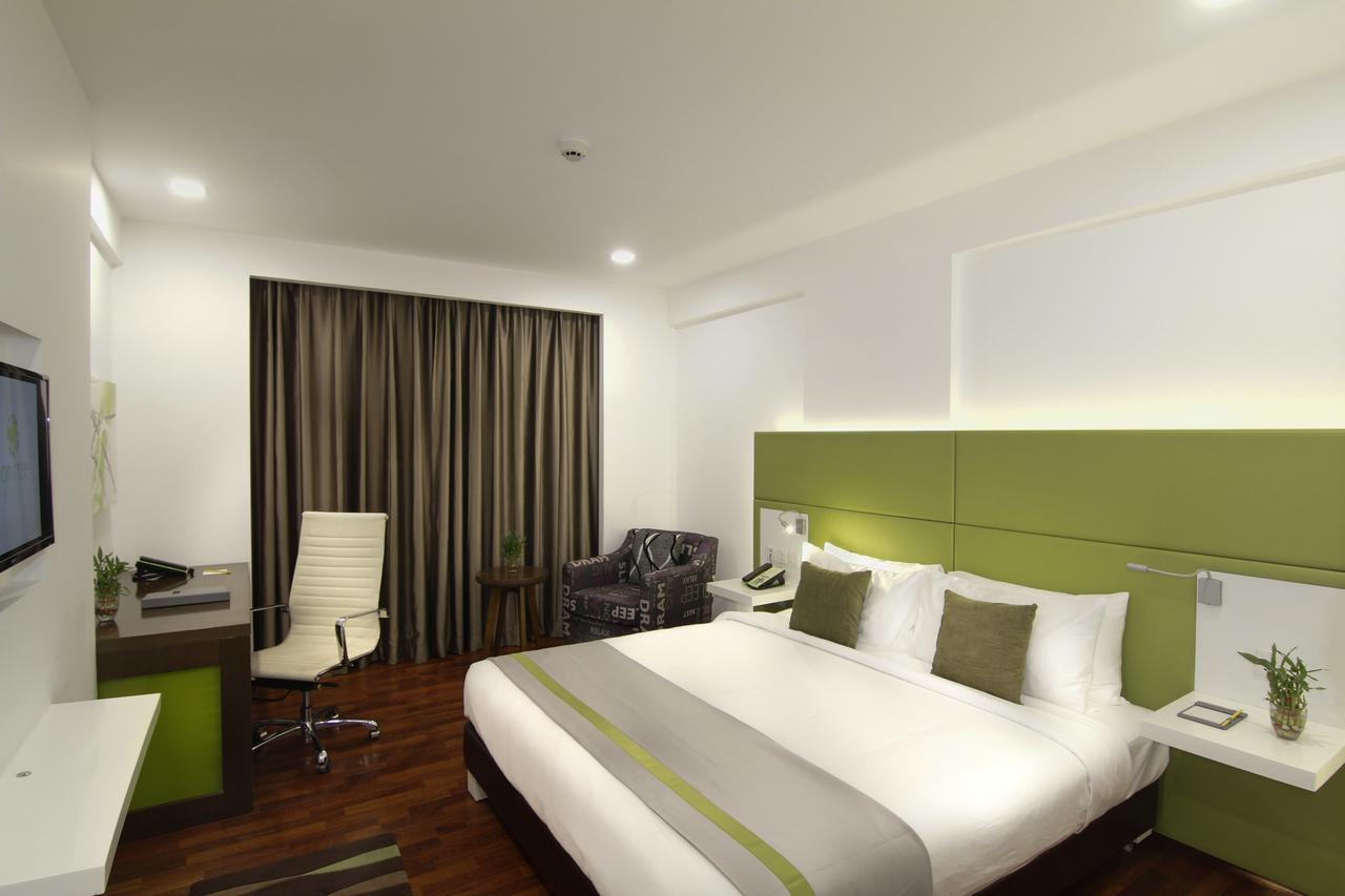 Lemon Tree Hotel, Banjara Hills, Hyderabad Exterior photo
