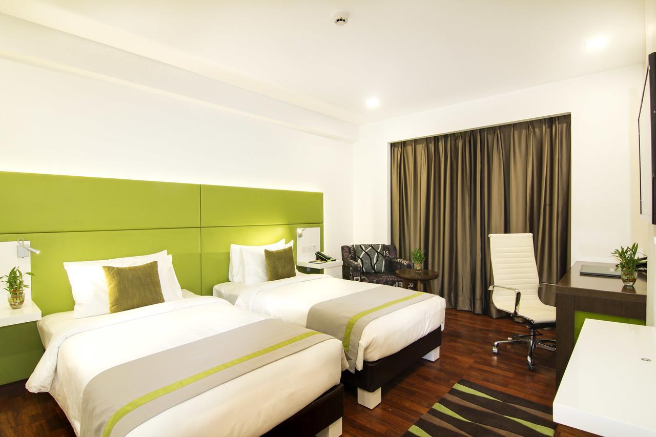 Lemon Tree Hotel, Banjara Hills, Hyderabad Exterior photo